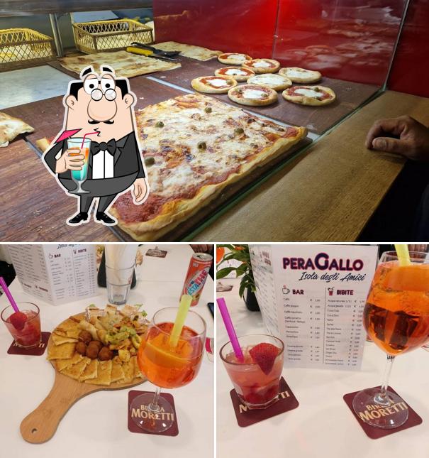 Tra le varie cose da Bar Peragallo si possono trovare la bevanda e pizza