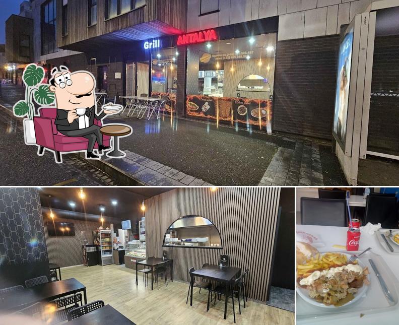 Installez-vous à l'une des tables de Grill Antalya