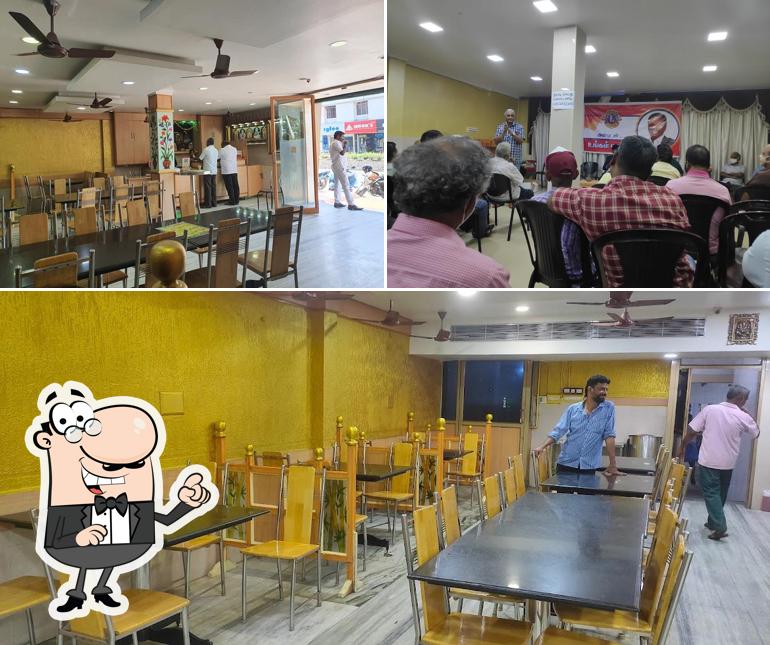 Take a seat at one of the tables at Hotel Sivaranjani (Madurai Bun Parotta Kadai)
