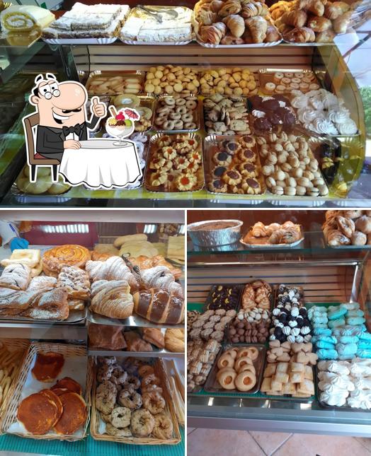 L'angolo del Pane Forno Pasticceria serve un'ampia selezione di dolci