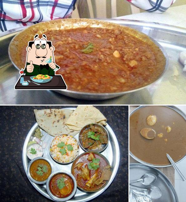 Meals at Divtya Budhlya Wada