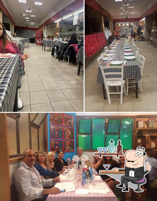 Siediti a un tavolo di Taverna dei terroni