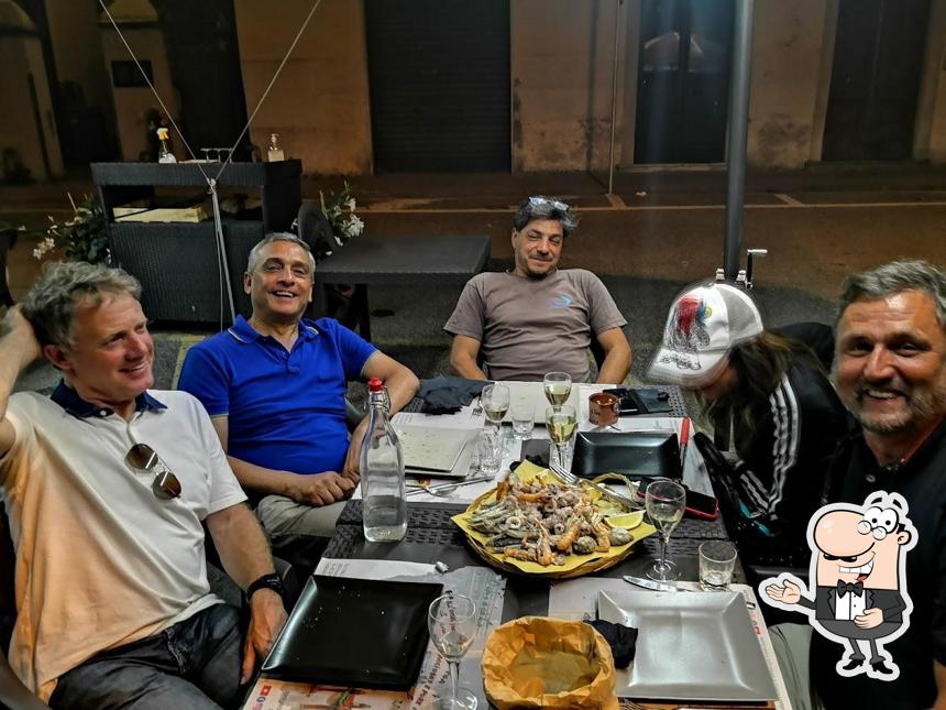 Ecco un'immagine di Bar Lucci