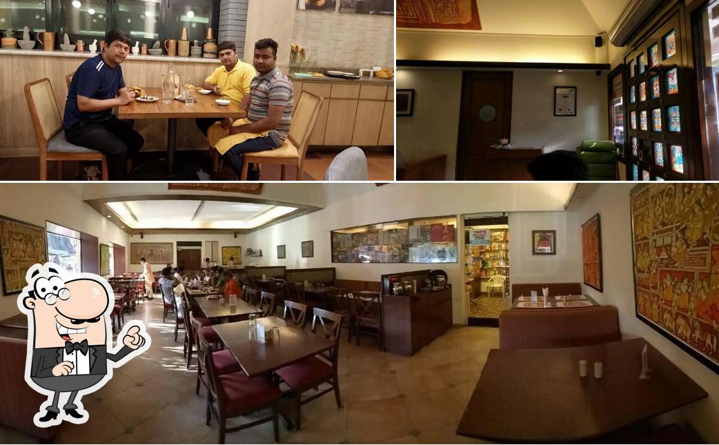 Chetana Veg. Restaurant & Bar (1946) is distinguished by interior and dining table