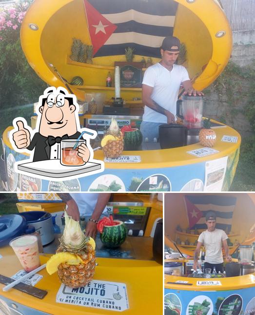 Tra le diverse cose da Los cubanos si possono trovare la bevanda e cibo