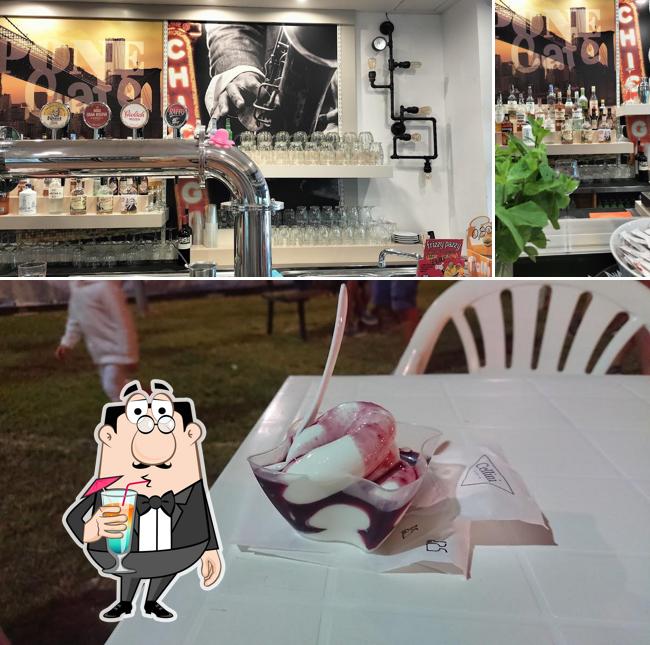 Al Capone Juice Bar si caratterizza per la bevanda e torta