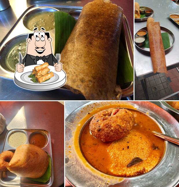Spring rolls at Hot Coffee Thindi