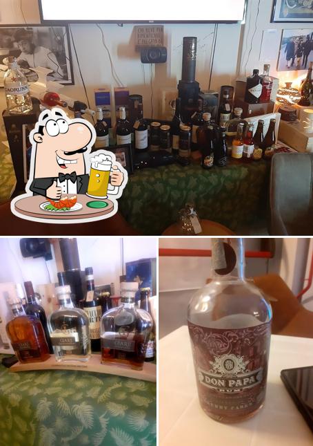 Puoi ordinare un rinfrescante bicchiere di birra chiara o scura