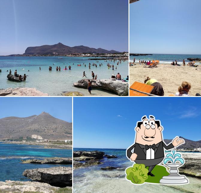 Puoi goderti l'aria fresca da seduto all'esterno di La Playa Bar Ristorante Stuzzicheria Lido con noleggio attrezzature da spiaggia