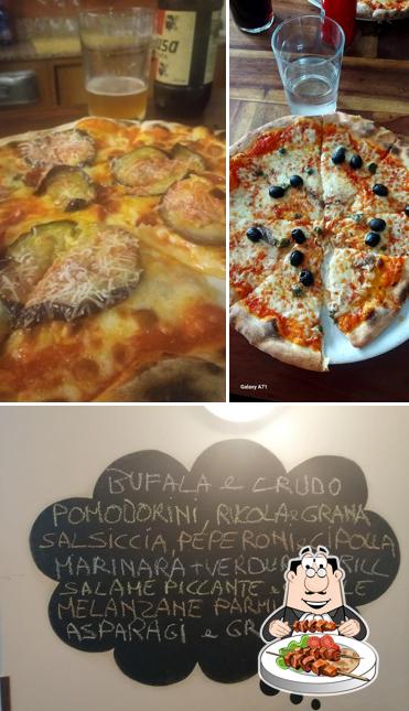 Guarda la immagine che presenta la cibo e lavagna di Pizzeria e Gastronomia La Pignatta
