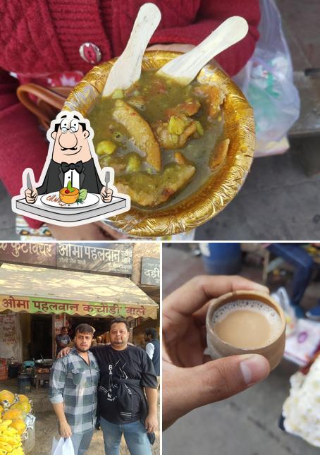 Food at Oma pehalwan kachori