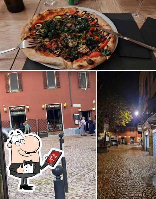 La immagine della esterno e cibo di Trattoria Pizzeria Manzoni