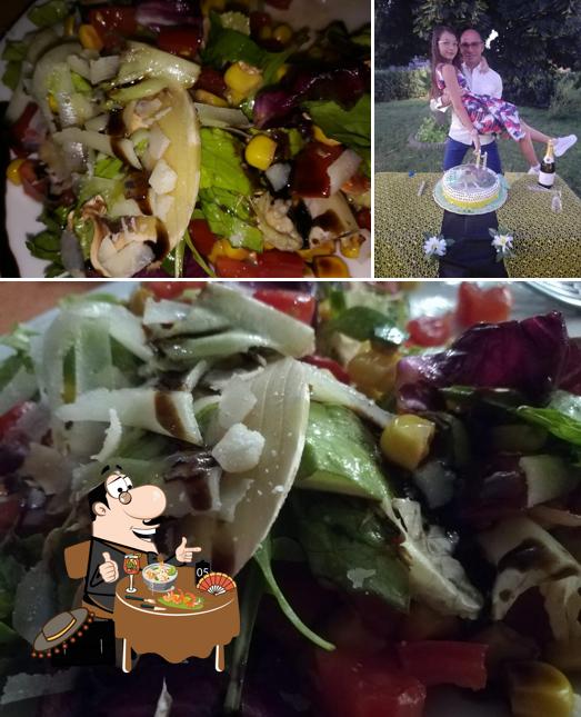 Guarda la foto che mostra la cibo e esterno di L'isola