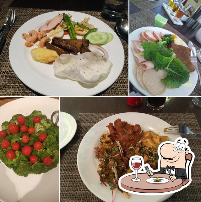 Food at 24/7 Restaurant