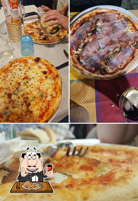 A Pizzeria Ristorante Charlie, puoi provare una bella pizza