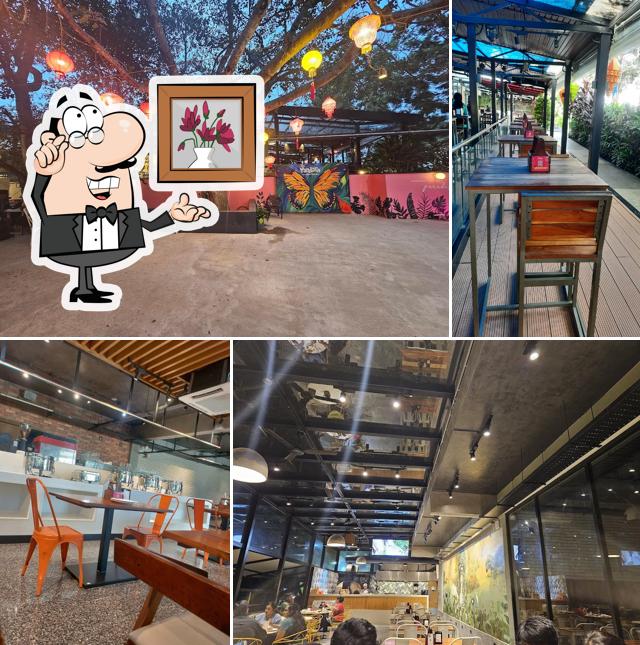 Check out how De Mandarin resto cafe looks inside