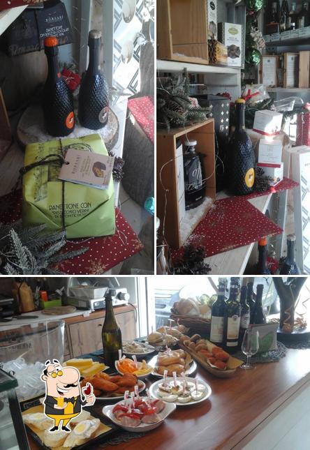 È gradevole godersi un bicchiere di vino a Cantina Enoteca Al Grappolo È gradevole godersi un bicchiere di vino a Cantina Enoteca Al Grappolo