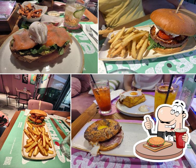 Prova un hamburger a Brunch Republic Udine
