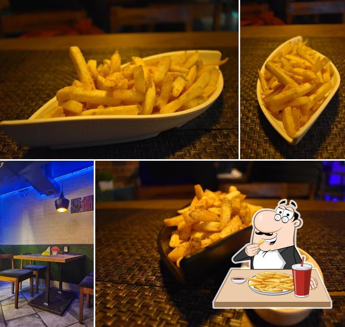 French fries at Foodaholic Cafe