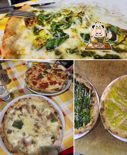 Scegli una pizza a Pizzeria da Zi' Pepp