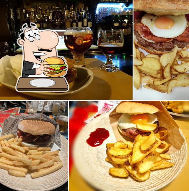 Gustati uno dei tipi di hamburger proposti a Morrison Pub