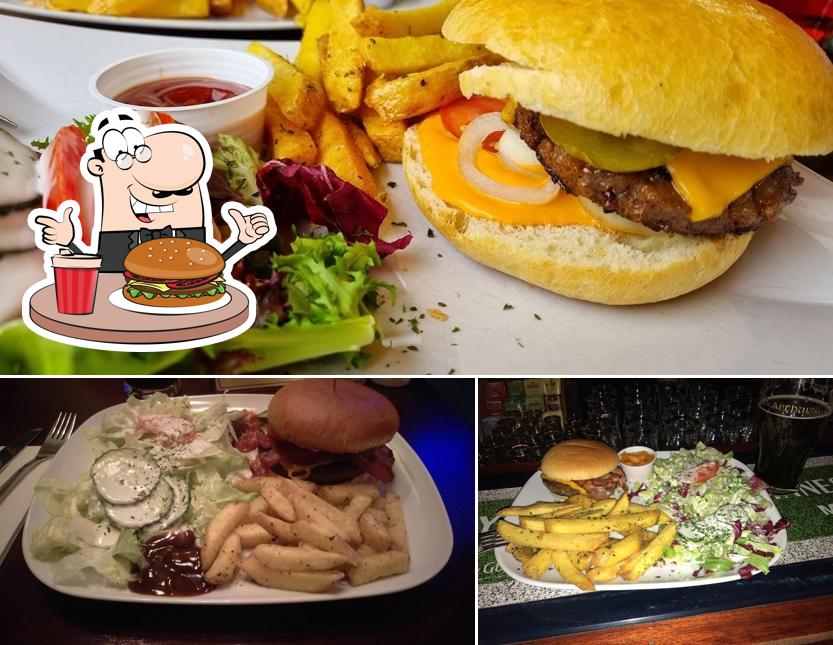 Prenditi un hamburger a McArthurs Pub Lenzburg