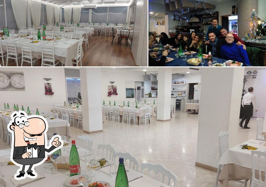 Siediti a un tavolo di Vela d'Oro