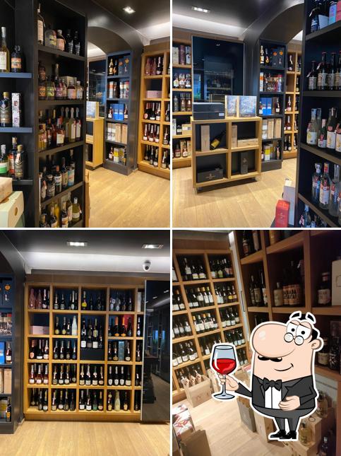 È gradevole bersi un bicchiere di vino a Enoteca Giacchero Vigevano dal 1967