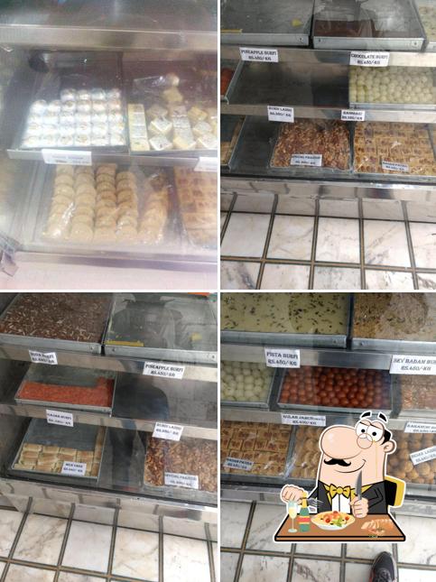 Food at Bharat Sweets