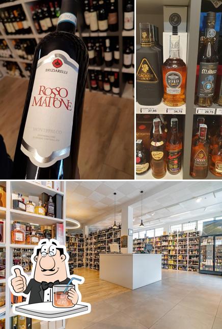La foto di bevanda e interni da SUBASIO ENODRINKS