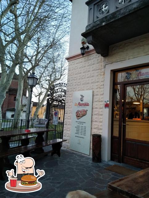Prenditi un hamburger a Pinseria La Rambla