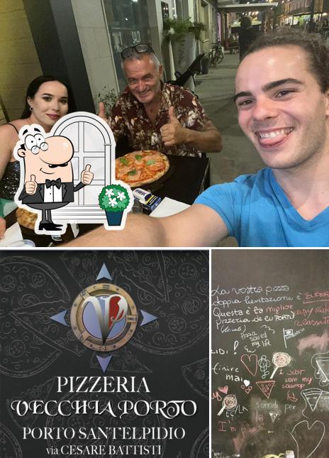 La esterno e lavagna del ristorante