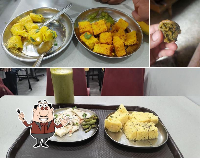 Meals at Shree Yamuna Farsan Mart