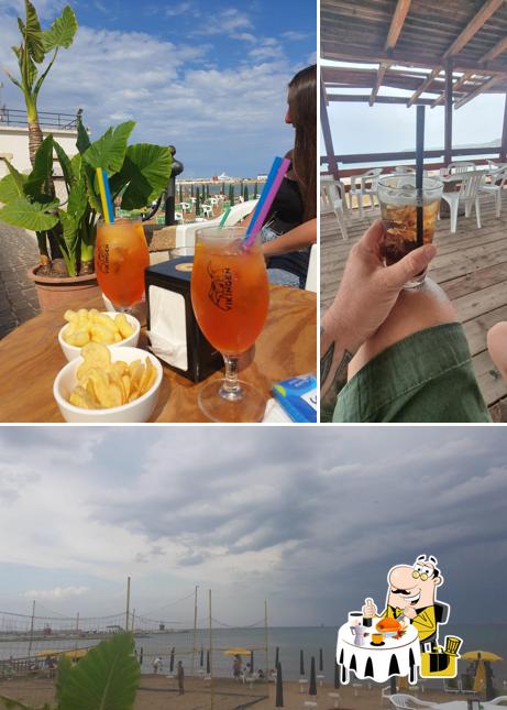 La foto della cibo e esterno di Bar Exodus