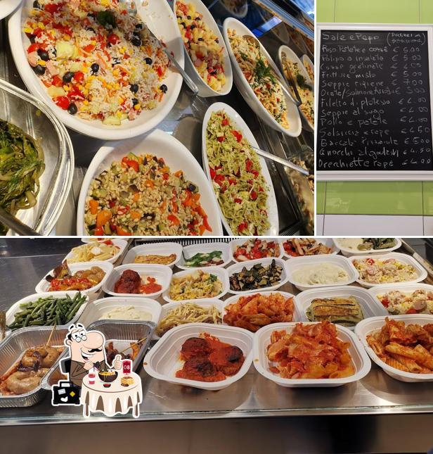 La cibo e lavagna del ristorante
