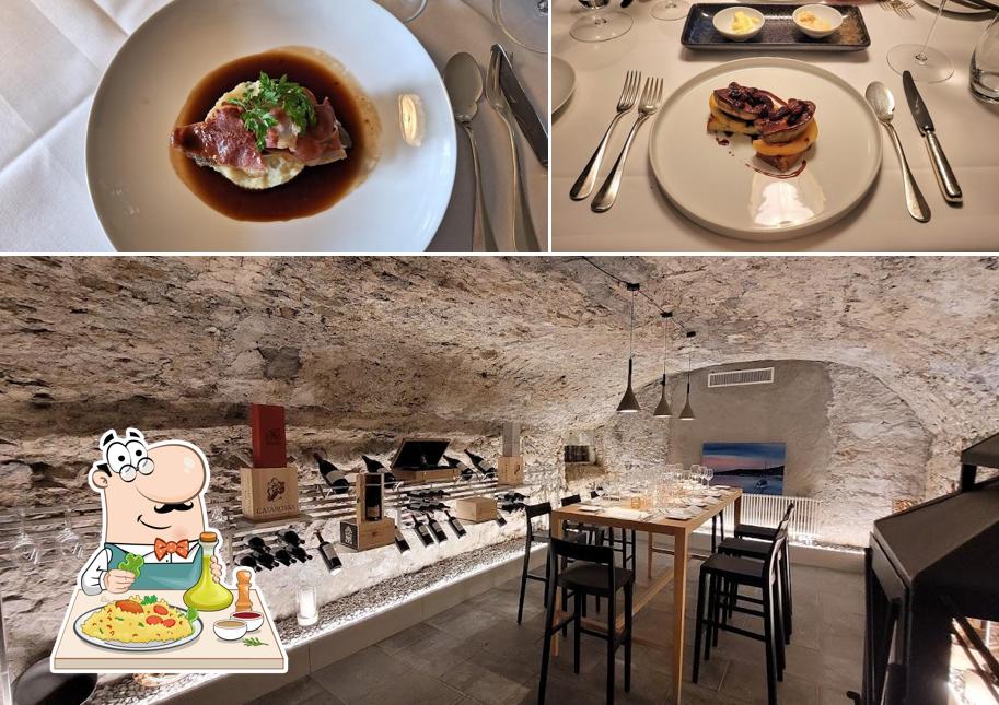 La cibo e interni del ristorante