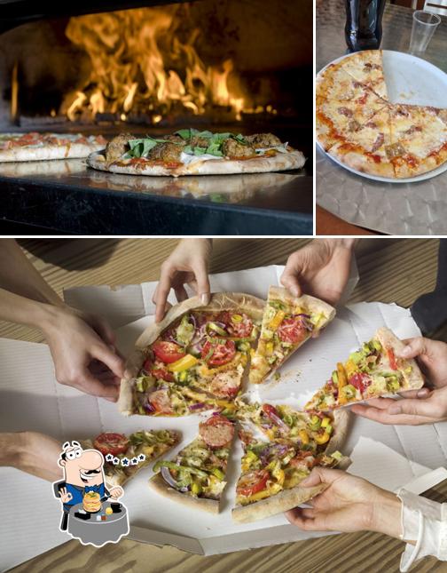 Questa è la foto che presenta la cibo e interni di Pizza Aida
