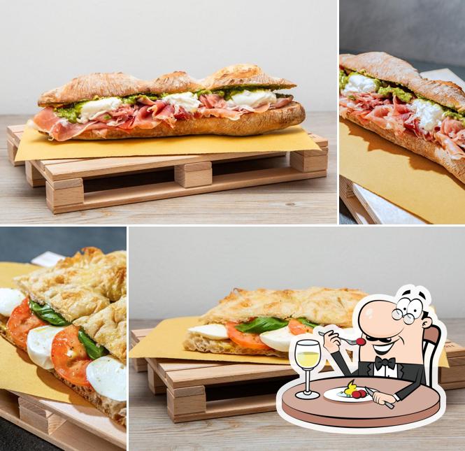 Cibo al FUGASSA - il tipico panino italiano - focacceria e panineria