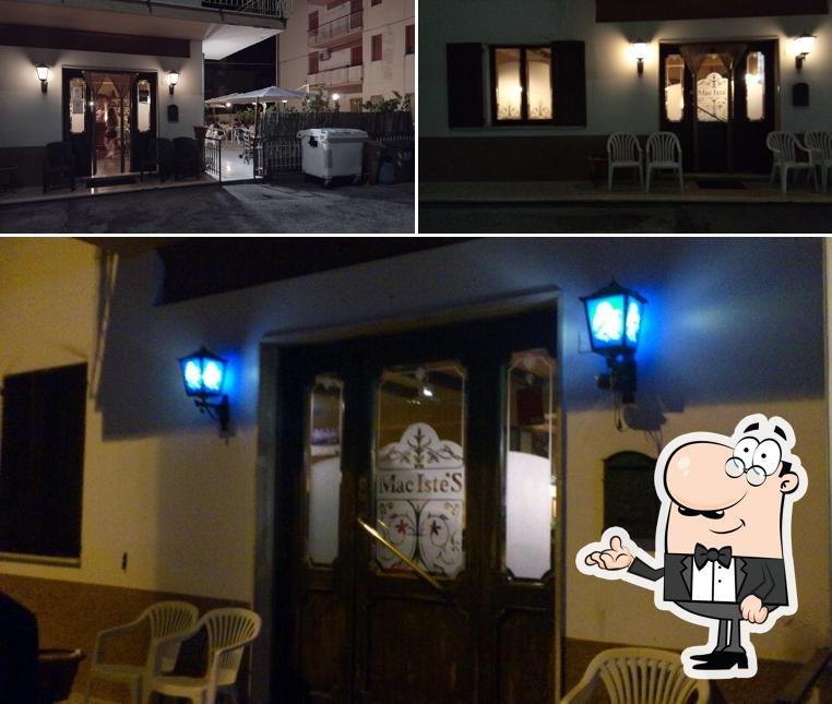 Siediti a un tavolo di Maciste's