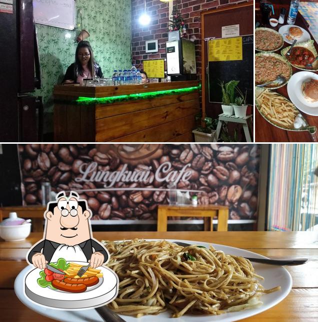 The image of Lungkuai cafe’s food and bar counter