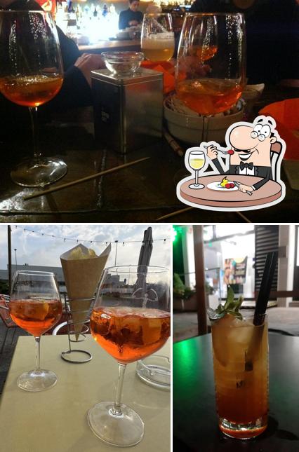 Guarda la foto che presenta la cibo e bancone da bar di Macondo Ristococktailbar