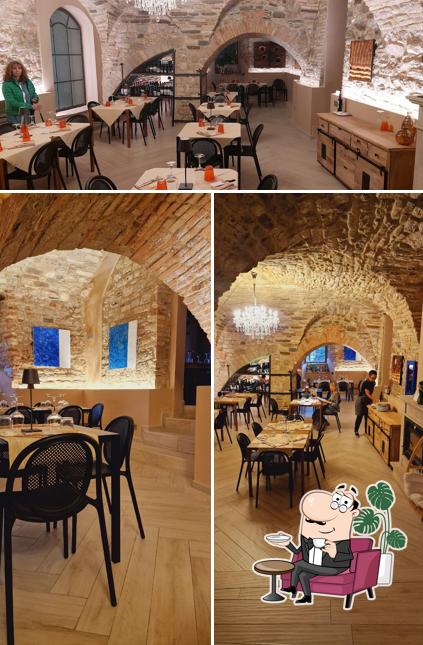 Siediti a un tavolo di Ristorante La Cantina Sociale