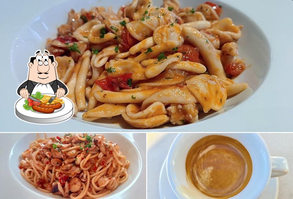 Questa è la foto che presenta la cibo e bevanda di La Corona