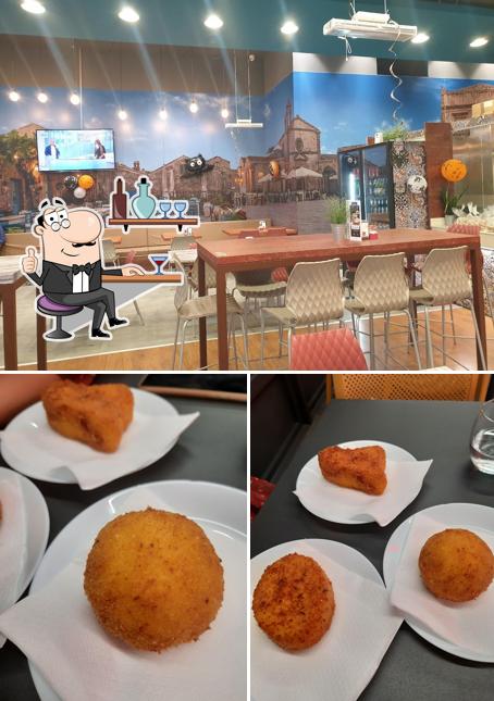 La interni e cibo del ristorante
