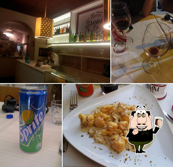 Goditi un drink a Jamm Ja' Jamm Srl