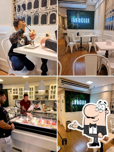 Sente em uma das mesas no Gelato Borelli RP Andaló