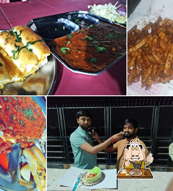 Pick pizza at Akshar Pavbhaji