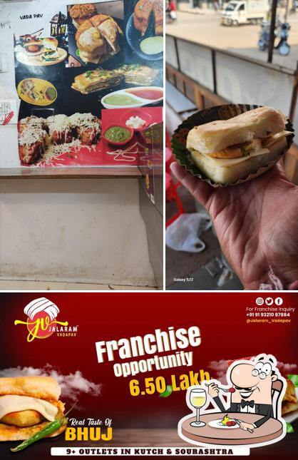 Food at Jalaram Vadapav Mundra