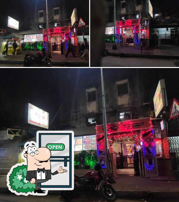 The exterior of Raghuvel Restaurant (Gokhale Road)