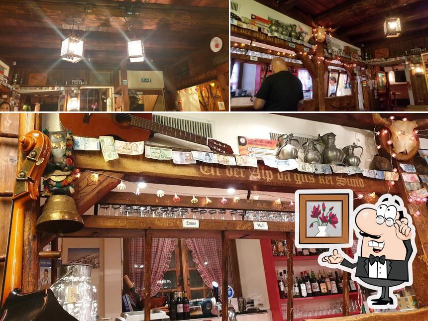Siediti a un tavolo di Aelpli-Bar